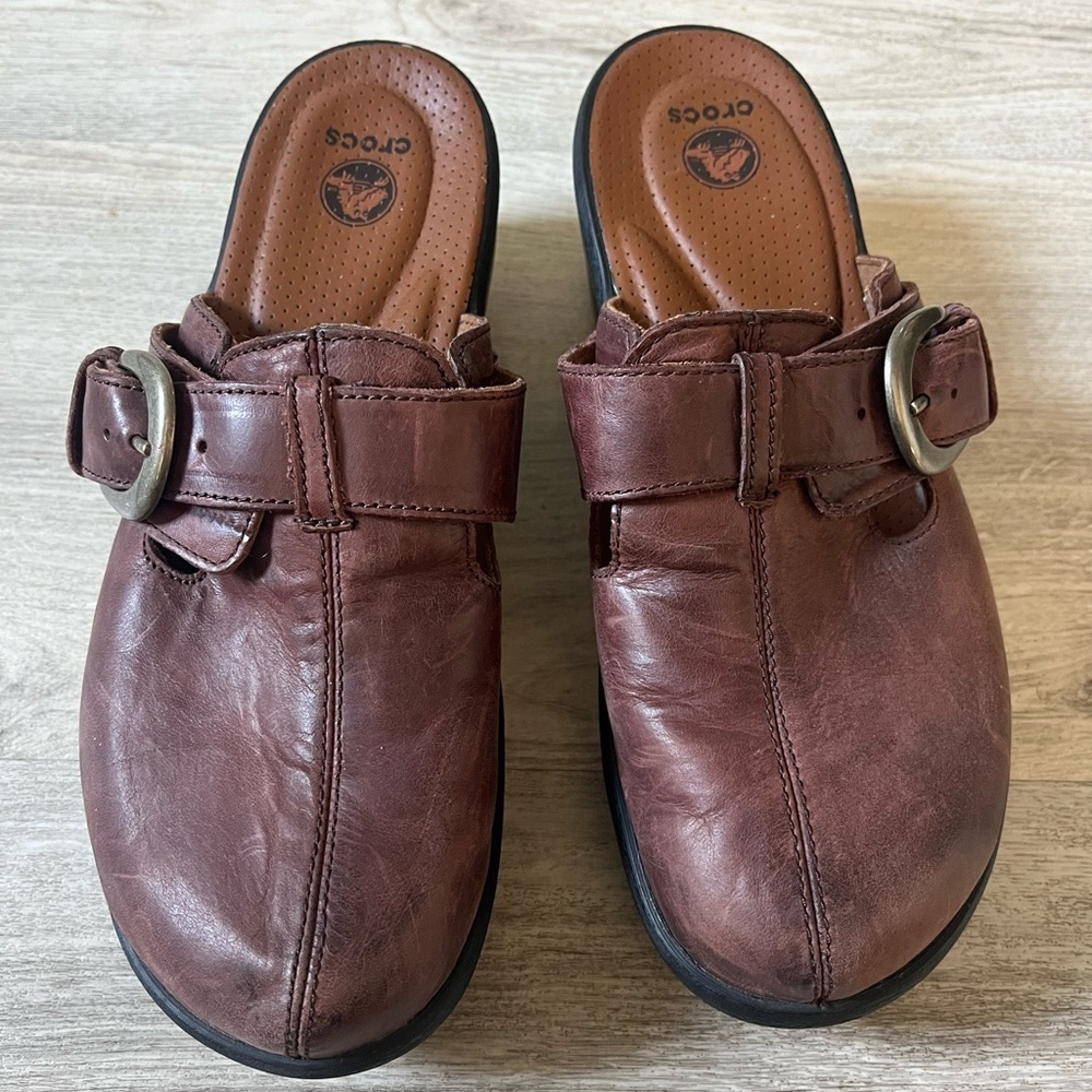 CROCS Women’s 9 Chocolate Brown Leather Slip-On Clogs